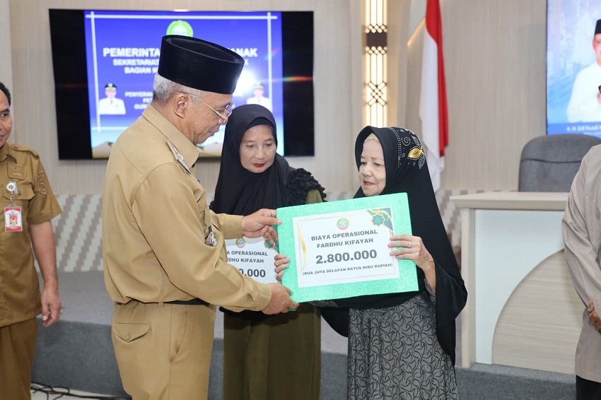 675 Petugas Fardhu Kifayah dan 37 Madrasah Diniyah di Pontianak Terima Bantuan Operasional