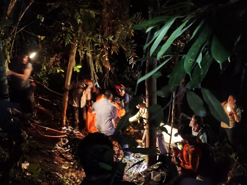 Evakuasi Dramatis Korban Helikopter di Sekadau Tuntas, Tim SAR Gabungan Bergerak Semalaman