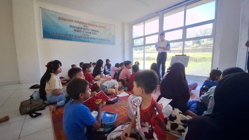 Imigrasi Entikong Tiga Tahun Dedikasi Buka Akses Pendidikan Anak Negeri