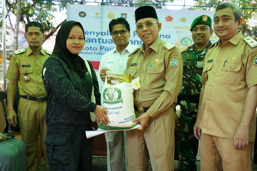 Jelang Lebaran, 43 Ribu KK di Pontianak Terima Bantuan Pangan, Warga: Sangat Membantu