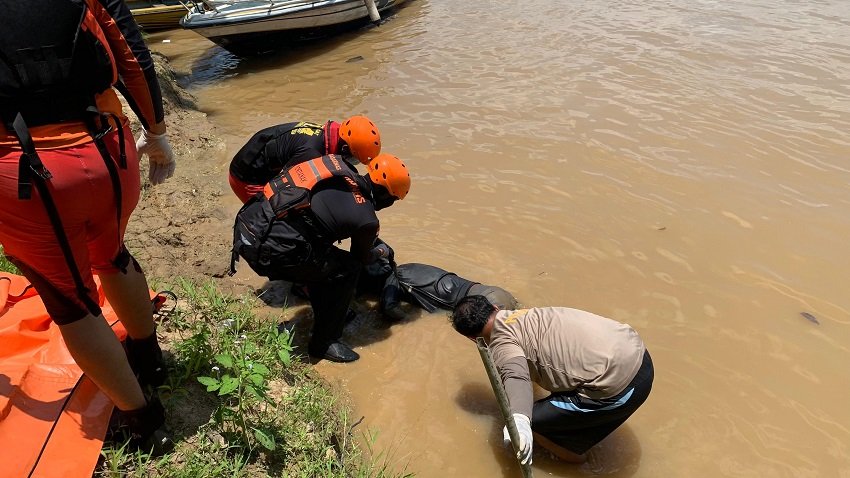 Kapal Terbalik di Sungai Kapuas, Dua ABK Ditemukan Meninggal Dunia, Satu Masih Dicari