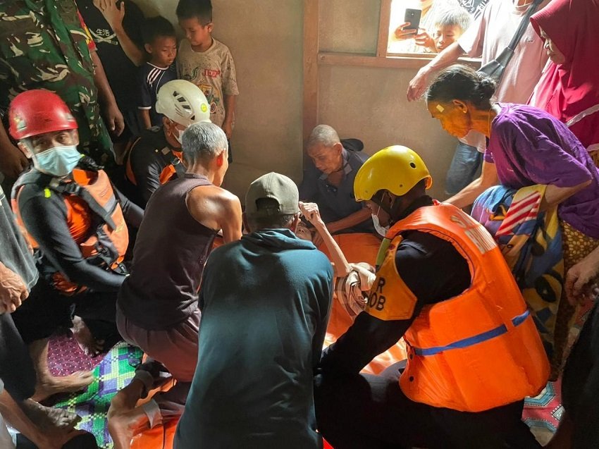 Lansia Tenggelam di Sungai Ramah Kapuas Hulu Ditemukan Meninggal oleh Tim SAR Gabungan