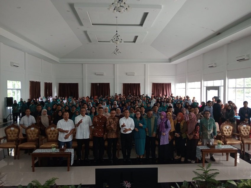 Menteri Wihaji Konsolidasikan Program Bangga Kencana di Pontianak