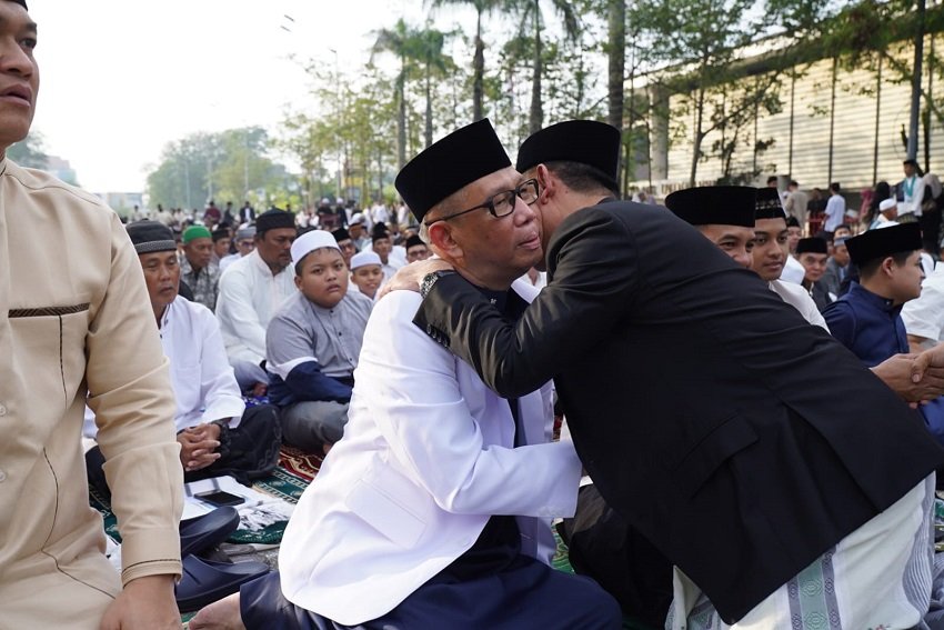 Momen Hangat Edi Kamtono dan Sutarmidji Salat Id Bersama, Tegaskan Pontianak Rumah Besar Semua Warga