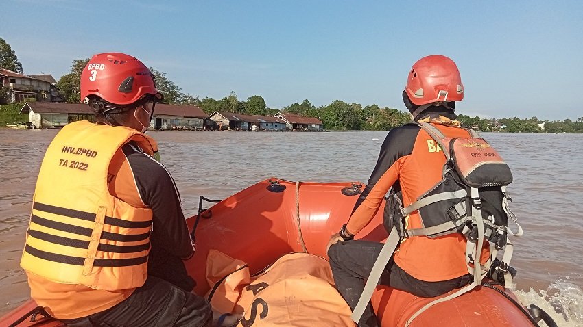 Remaja 14 Tahun Tenggelam di Sungai Pinoh Melawi, Tim SAR Gabungan Lakukan Pencarian