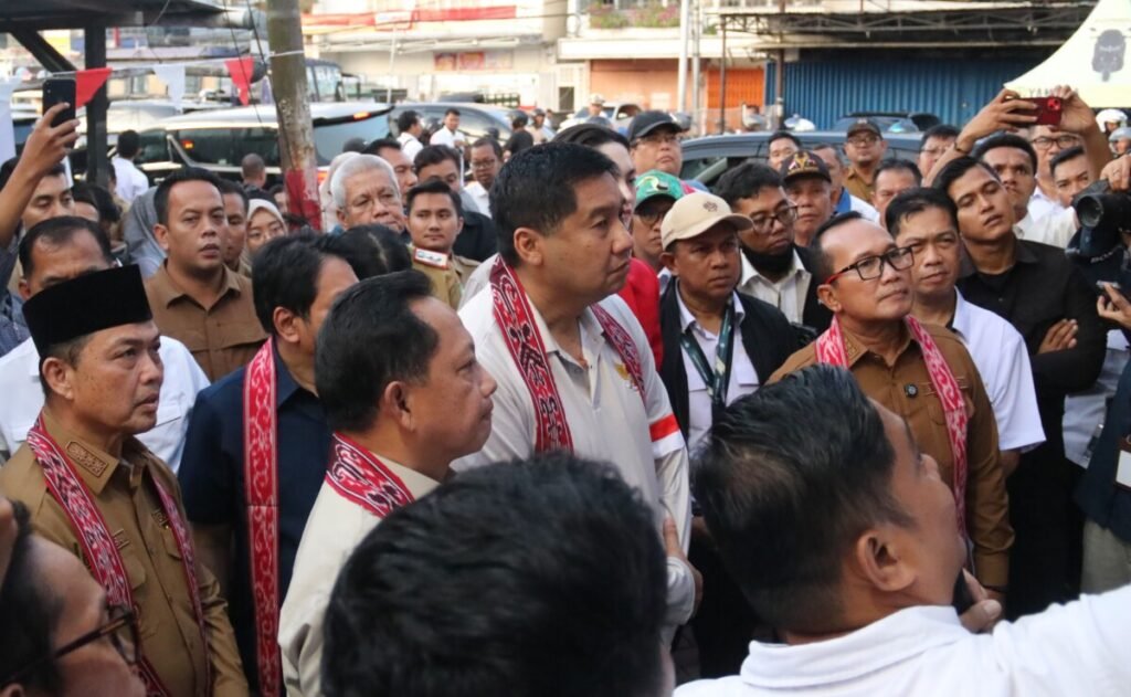 Ria Norsan Bersama Menteri PKP dan Mendagri Pantau Penataan Kawasan Kumuh Parit Baru