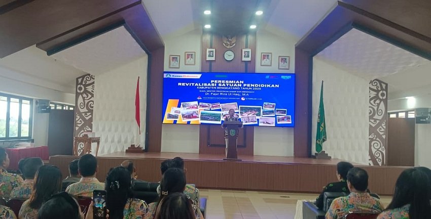 Wamendikdasmen RI Resmikan Program Revitalisasi Sekolah 2025 di Bengkayang